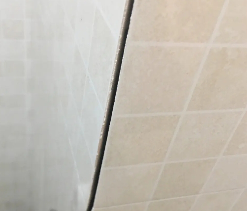 福建瓷砖空鼓维修公司分享阳台瓷砖脱落的修复过程可以分为以下几个步骤